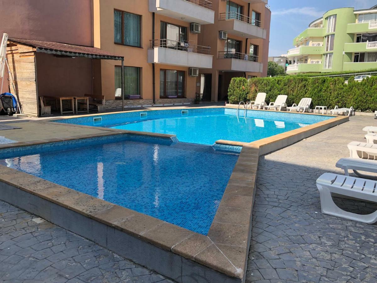 Апартаменти "Бриз" Sveti Vlas Esterno foto